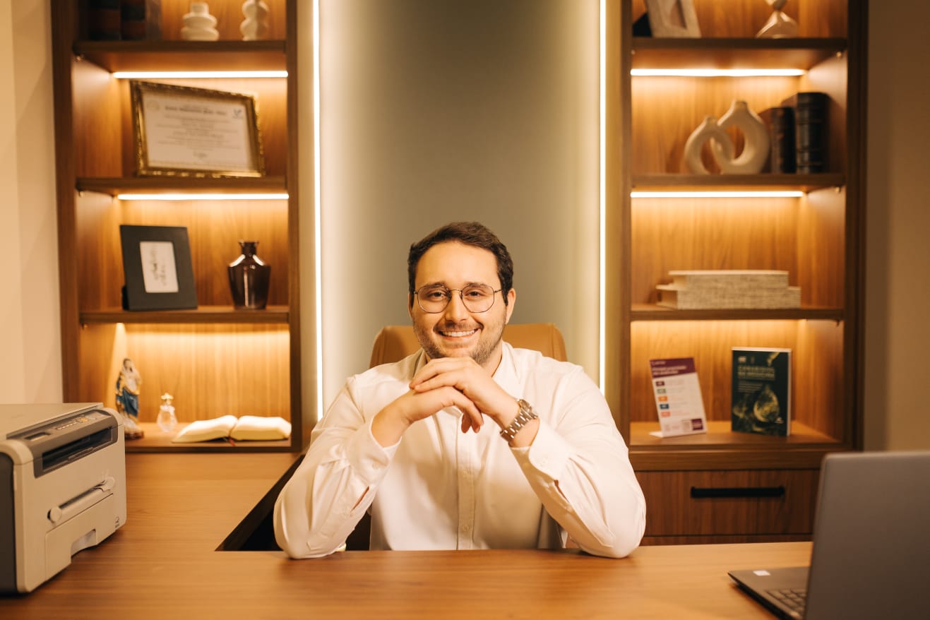 Dr. Lucca da Costa Mega